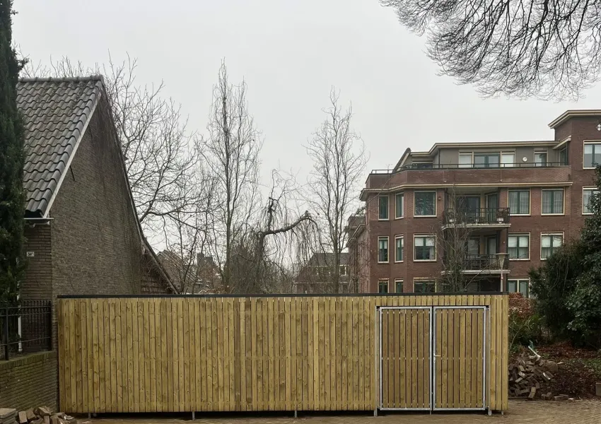 Verzonken betonpoeren bij fietsenstalling in Arnhem