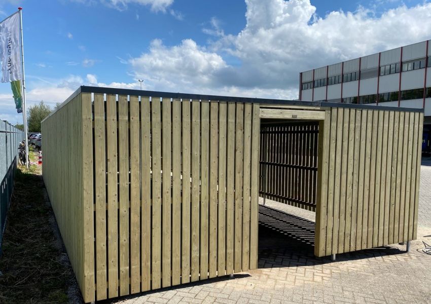 Grote fietsenstalling bij Synerlogic in Duiven vanaf de A12