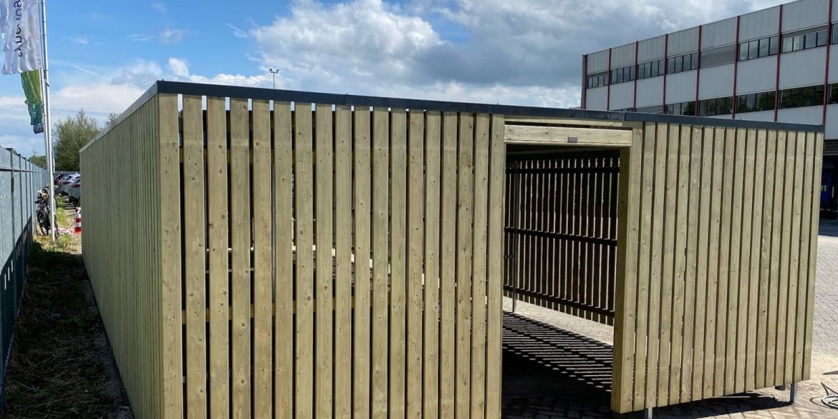 Grote fietsenstalling bij Synerlogic in Duiven vanaf de A12