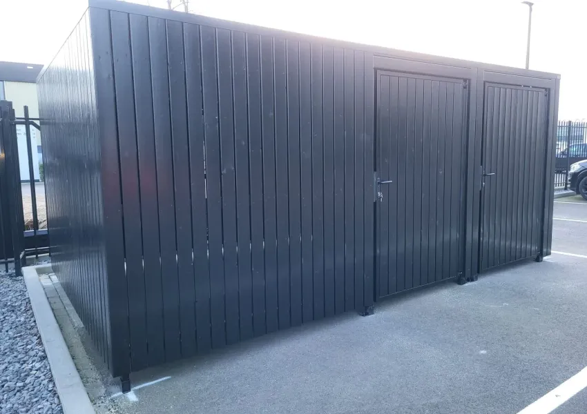 Strakke afwerking met dakprofiel in bijpassende RAL-kleur