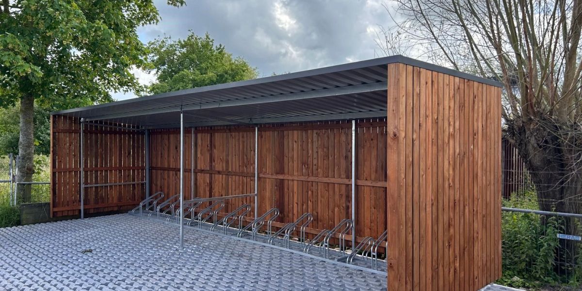 Fietsenstalling Waal met open voorkant geplaatst