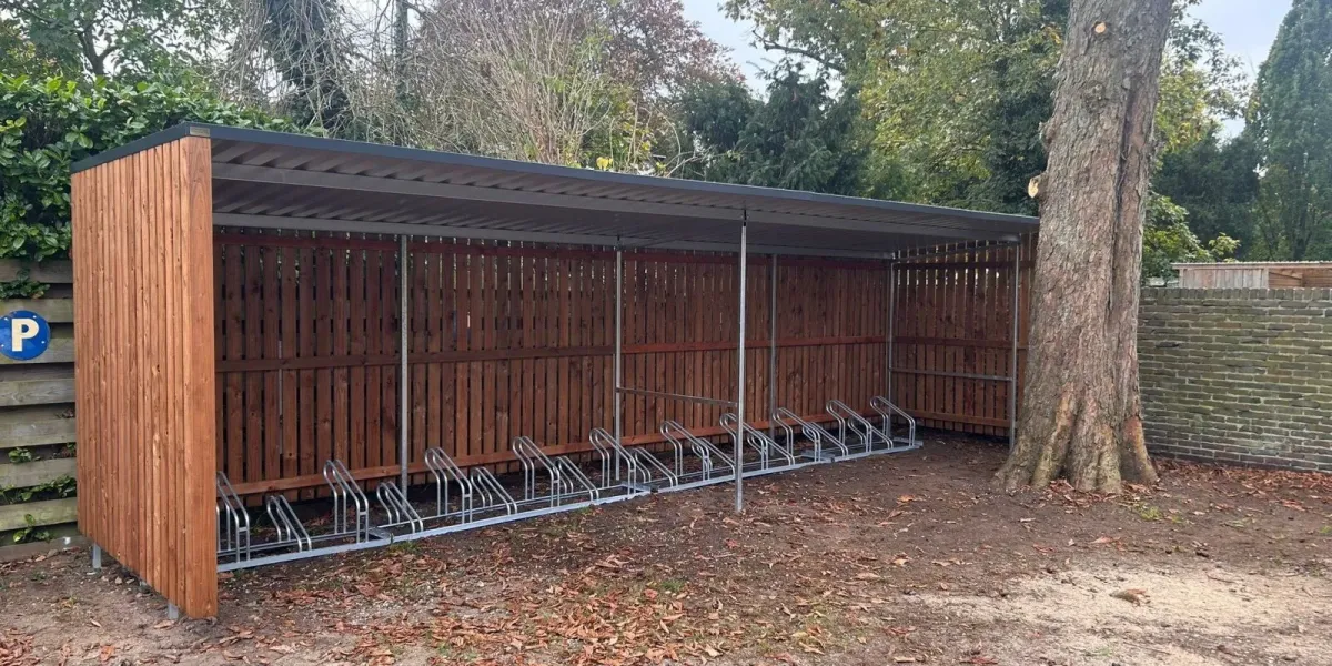Fietsenstalling met open voorkant in Zeist