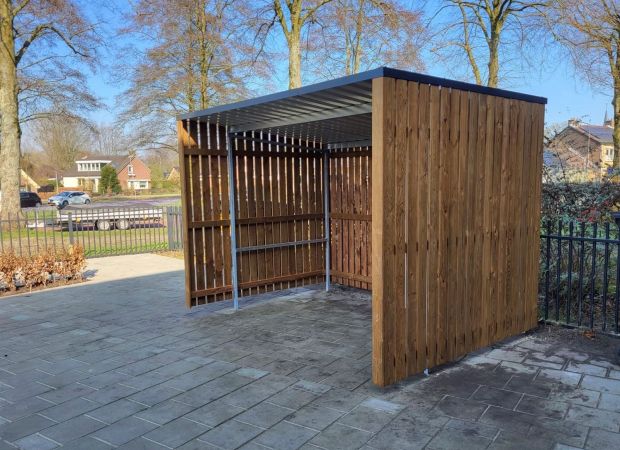 Fietsoverkapping geplaatst bij school in Eerbeek