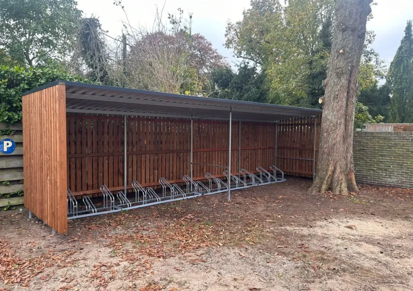Fietsenstalling met open voorkant in Zeist