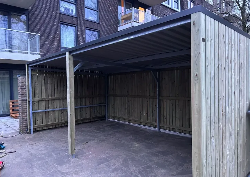 Vurenhouten wanden met 10 mm tussenruimte