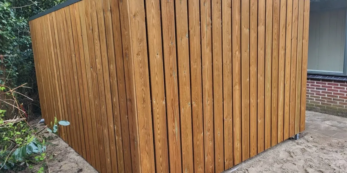 Stalen frame met betonnen poeren voor duurzame plaatsing fietsenstalling