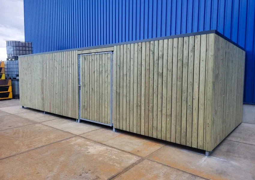 Staalconstructie met voetplaat en ankers op stelconplaten
