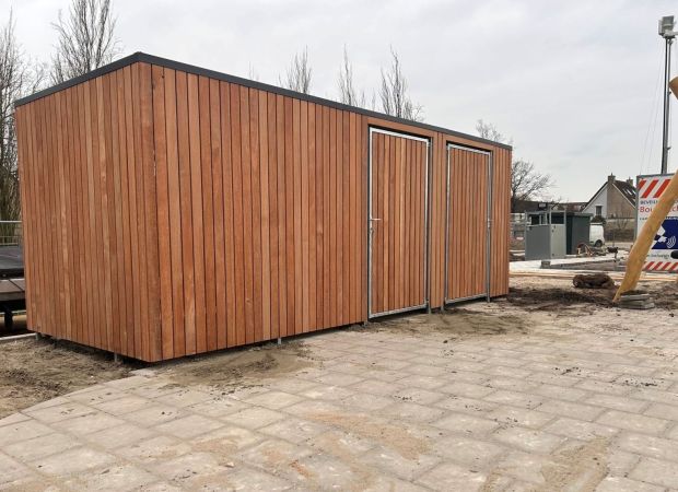 Twee bergingen geplaatst bij basisschool in Zwartewaal