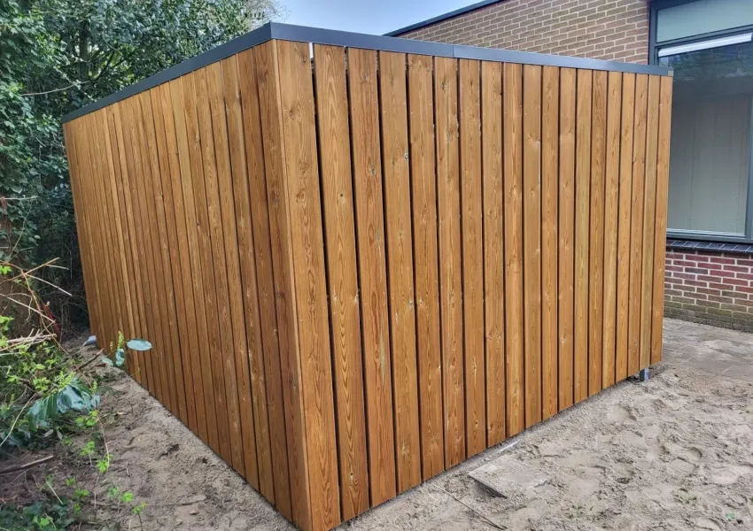 Stalen frame met betonnen poeren voor duurzame plaatsing fietsenstalling