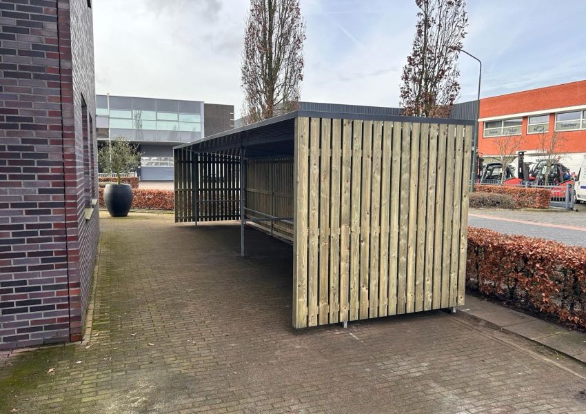 Verzinkt damwanddak met antraciet coating