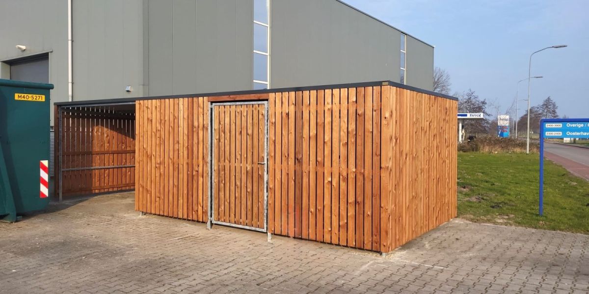 Fietsoverkapping met berging geplaatst in Winschoten