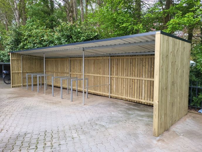 Fietsenstalling met aanleunbeugels bij Actronics Almelo