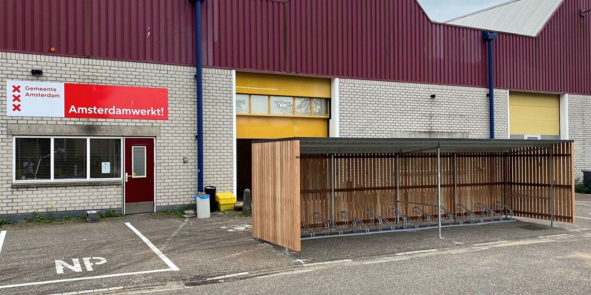 Fietsenstalling Gemeente Amsterdam met hardhout