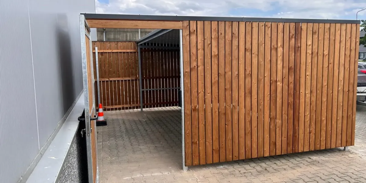 Staalconstructie met verzonken betonpoeren