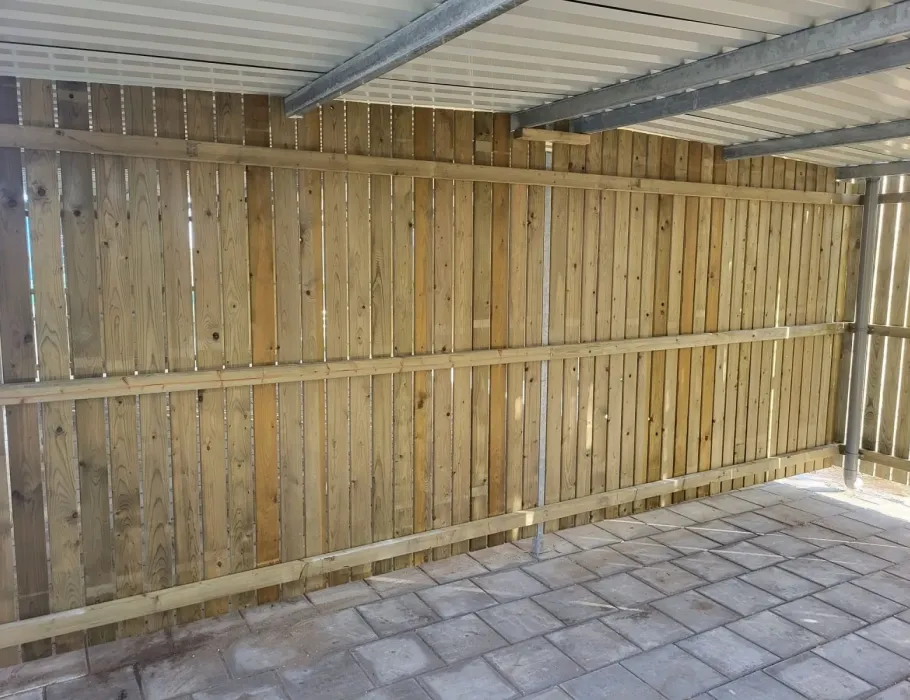 a306 afsluitbare fietsenberging in verduurzaamd vuren, plankafstand 10 mm