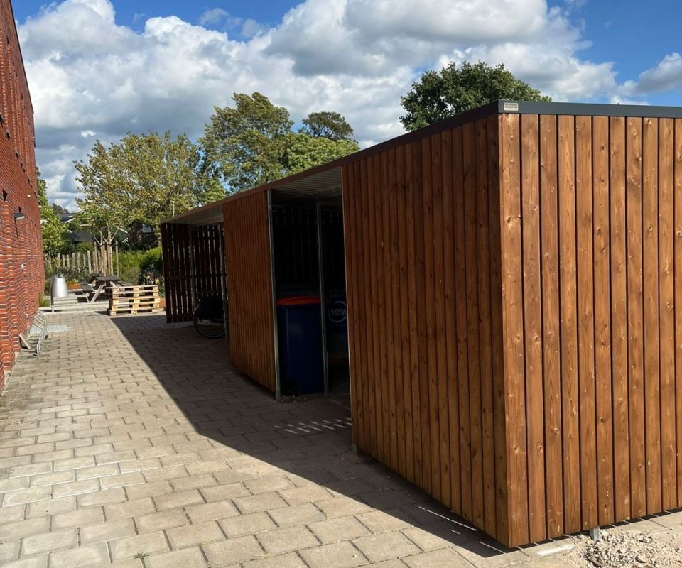 Fietsoverkapping met gesloten berging in Duiven