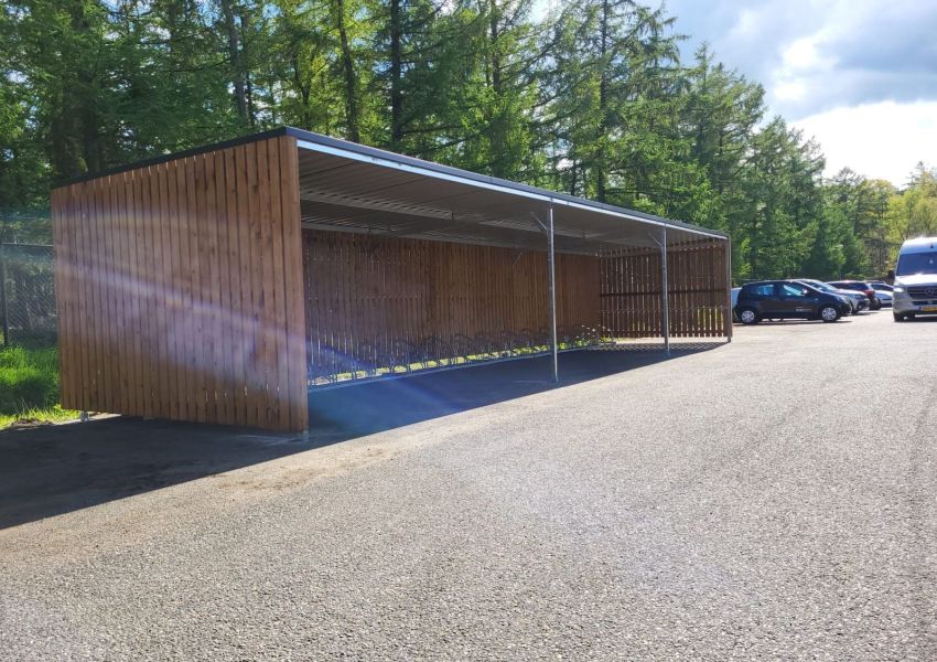 Fietsoverkapping bij Foreco Dalfsen met open voorzijde